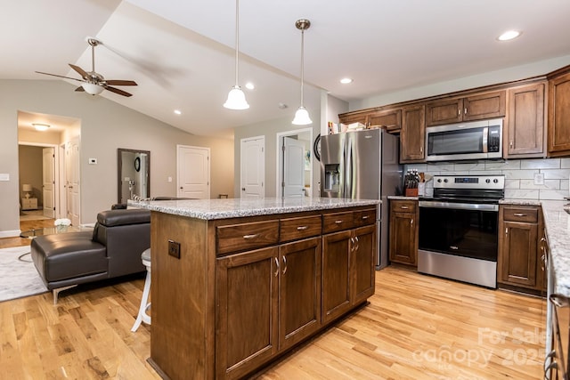1005 8th Ave SW, Conover, NC 28613 - kitchen featuring stainless steel appliances, light wood-type flooring, lofted ceiling, a ceiling fan, and backsplash