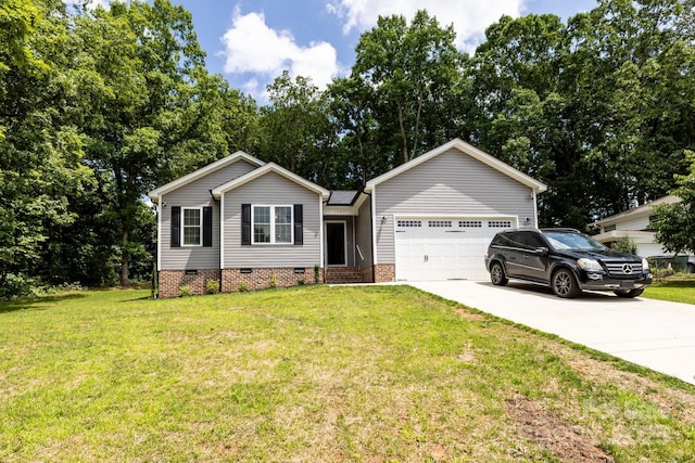 1005 8th Ave SW, Conover, NC 28613 - ranch-style house with crawl space, an attached garage, concrete driveway, and a front lawn
