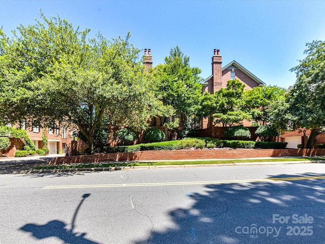 344 S Laurel Ave, Charlotte, NC 28207 - view of front facade featuring an attached garage