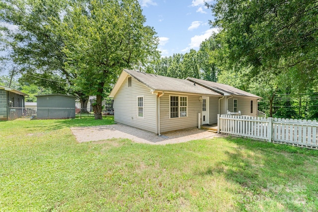 909 Lakeview St, Kannapolis, NC 28083 - view of front of house featuring a patio and a fenced backyard