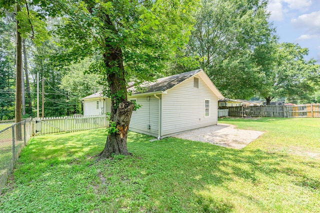 909 Lakeview St, Kannapolis, NC 28083 - fenced backyard featuring a patio area
