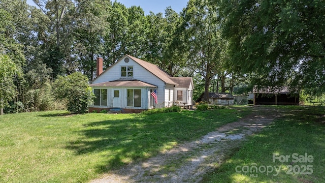 5560 Springs Rd, Conover, NC 28613 - bungalow featuring a chimney and a front yard