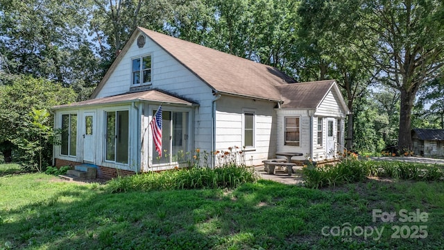 5560 Springs Rd, Conover, NC 28613 - back of house featuring roof with shingles, entry steps, a sunroom, and a yard