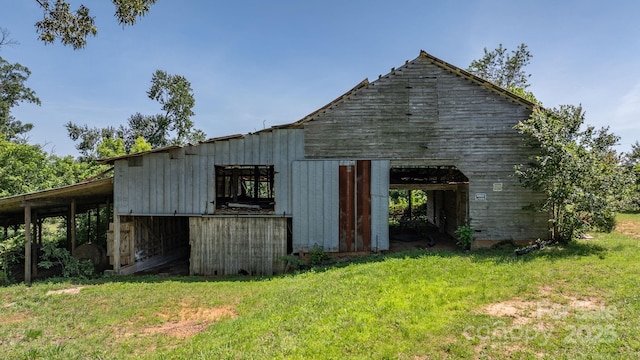 5560 Springs Rd, Conover, NC 28613 - view of pole building featuring a yard
