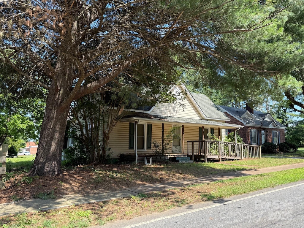 2944 N Lookout St, Claremont, NC 28610 - view of front of house with a porch