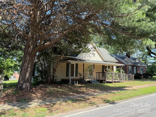 2944 N Lookout St, Claremont, NC 28610 - view of front of house with a porch