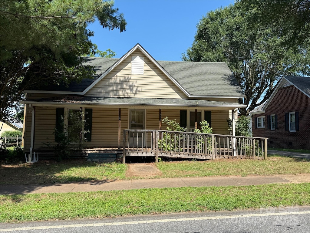 2944 N Lookout St, Claremont, NC 28610 - view of front of home featuring a porch and a shingled roof