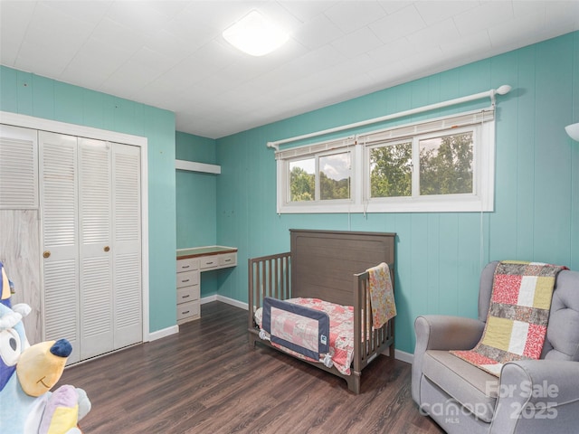 90 Hemlock Hill Hts, Canton, NC 28716 - bedroom featuring wood finished floors, a closet, and a desk