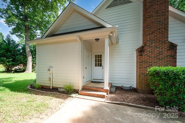 975 Pine Knoll Rd, Fort Mill, SC 29715 - entrance to property featuring a lawn and a chimney