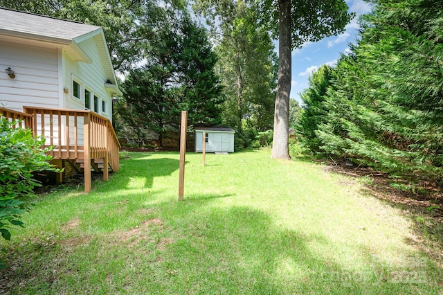 975 Pine Knoll Rd, Fort Mill, SC 29715 - view of green lawn featuring a storage shed and a deck