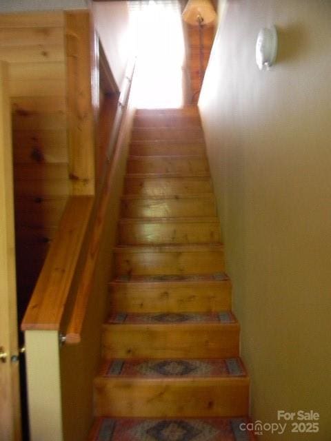 1425 Sorrells Cove Rd, Clyde, NC 28721 - view of staircase