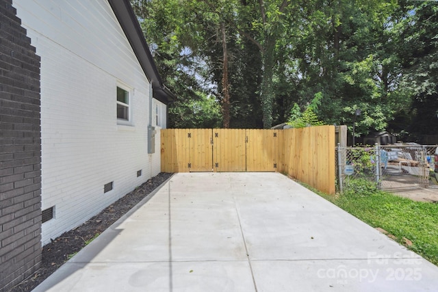 5420 Gwynne Ave, Charlotte, NC 28205 - view of patio featuring a gate