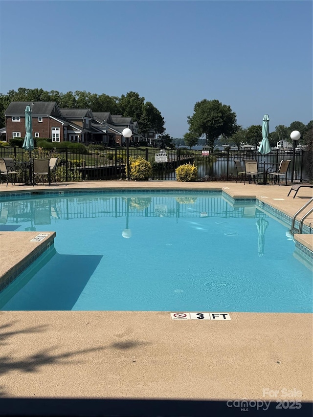 18511 Harborside Dr, Cornelius, NC 28031 - community pool with a patio