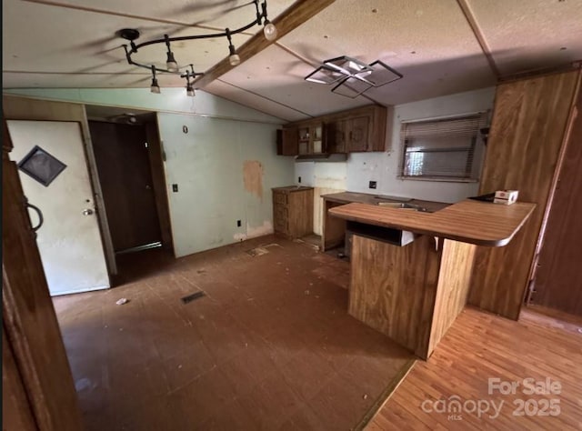 114 Victoria Ct, Cherryville, NC 28021 - kitchen with vaulted ceiling and a peninsula