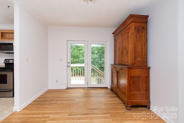 16 Rusty Clay Rdg, Fairview, NC 28730 - doorway featuring crown molding and light wood-style flooring