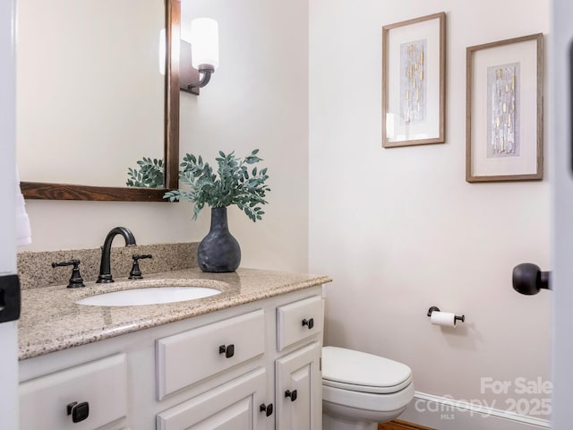 10333 Scott Gate Ct, Charlotte, NC 28277 - half bath featuring vanity and toilet