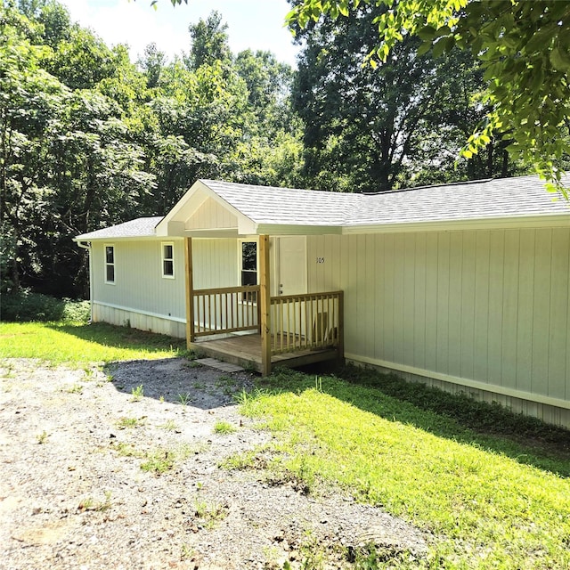 105 Damron Ln Unit 20, Harmony, NC 28634 - manufactured / mobile home featuring a shingled roof and a front yard