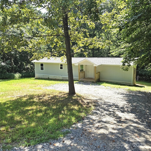 105 Damron Ln Unit 20, Harmony, NC 28634 - view of front of property with a front yard and roof with shingles