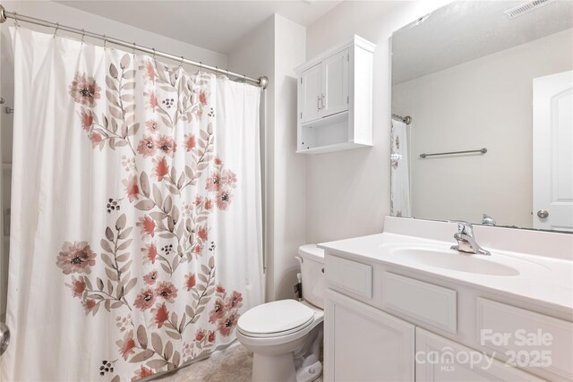 6507 Revolutionary Trl, Charlotte, NC 28217 - bathroom with vanity and curtained shower