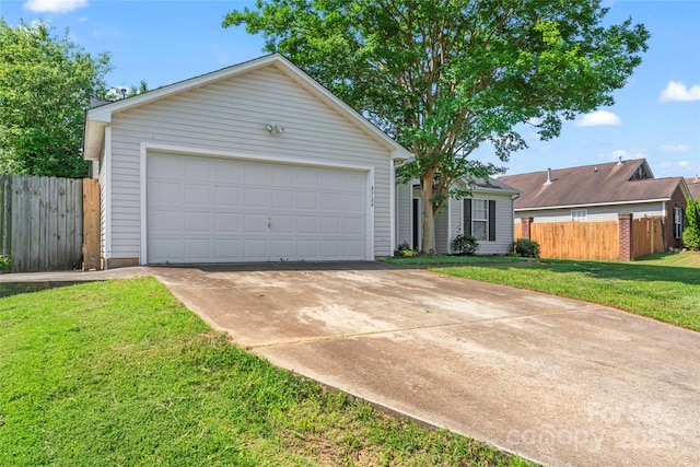 8724 Tweedsmuir Glen Ln, Charlotte, NC 28215 - single story home with a garage and driveway