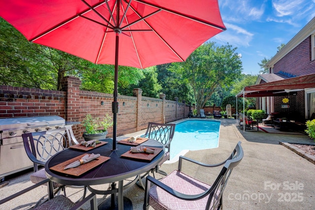7014 Walton Heath Ln, Charlotte, NC 28277 - view of pool featuring a fenced backyard, a patio area, and outdoor dining space
