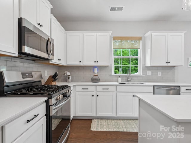 1008 Whipcord Dr, Waxhaw, NC 28173 - kitchen featuring stainless steel appliances, dark wood-style floors, and light countertops
