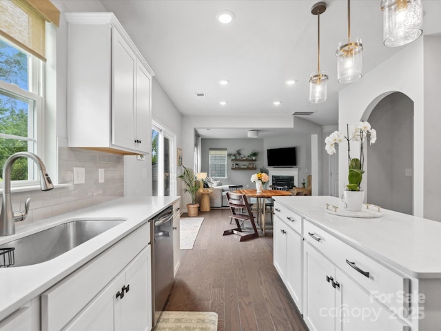 1008 Whipcord Dr, Waxhaw, NC 28173 - kitchen featuring recessed lighting, dark wood finished floors, backsplash, light countertops, and open floor plan