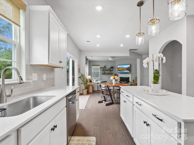1008 Whipcord Dr, Waxhaw, NC 28173 - kitchen featuring recessed lighting, plenty of natural light, dark wood-style floors, open floor plan, and backsplash