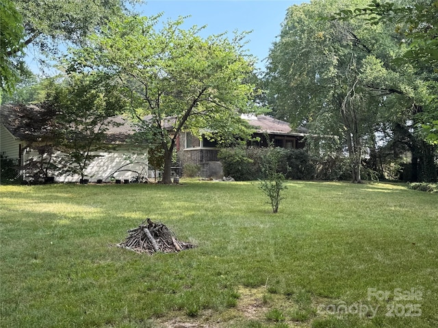 3985 1st Ave SW, Hickory, NC 28602 - view of green lawn