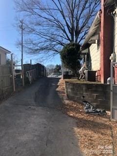 410 Arthur Ave, Gastonia, NC 28052 - view of asphalt alley