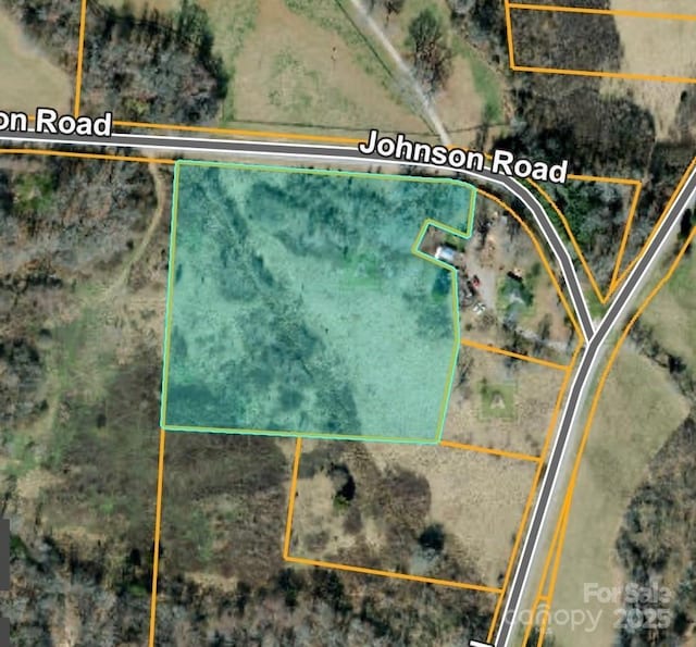 960 Johnson Rd, Columbus, NC 28722 - aerial map of property and surrounding area featuring property boundaries highlighted