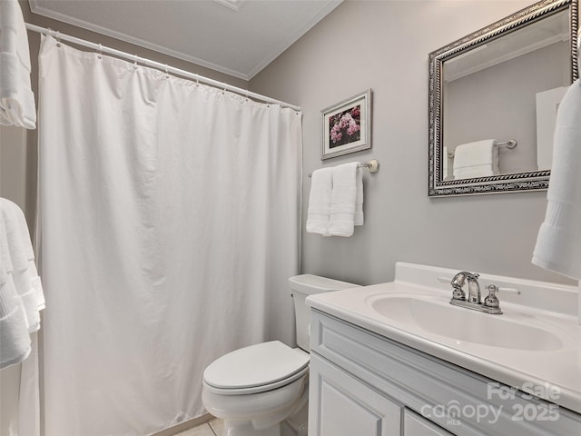 189 Cove Loop Rd, Hendersonville, NC 28739 - full bath featuring ornamental molding, vanity, and a shower with shower curtain
