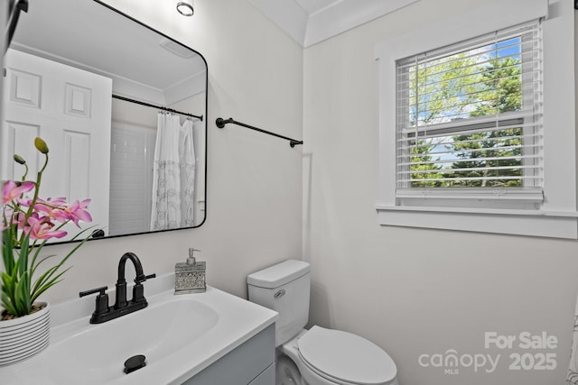 7219 Spring Morning Ln, Charlotte, NC 28227 - full bath with vanity and a shower with curtain