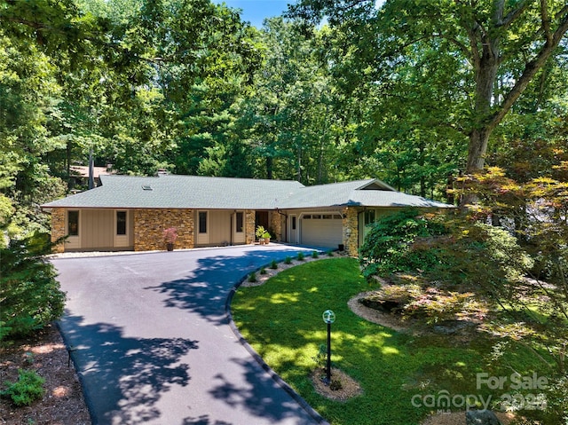 23 Indigo Way, Hendersonville, NC 28739 - ranch-style home with stone siding, driveway, an attached garage, and a front lawn