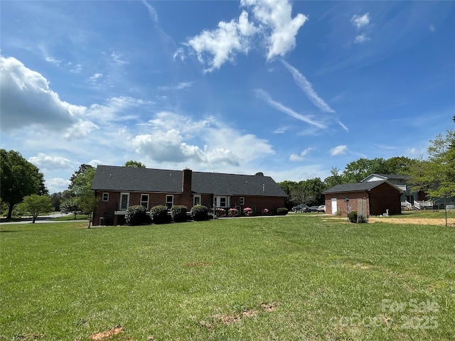 2515 Myra Ln, Lincolnton, NC 28092 - view of front facade featuring a front yard