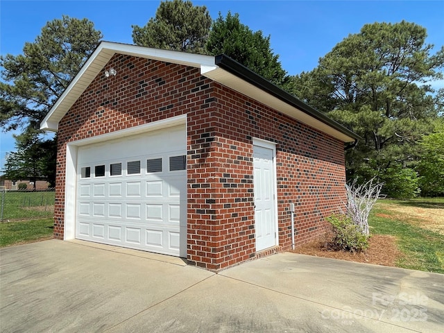 2515 Myra Ln, Lincolnton, NC 28092 - garage with driveway