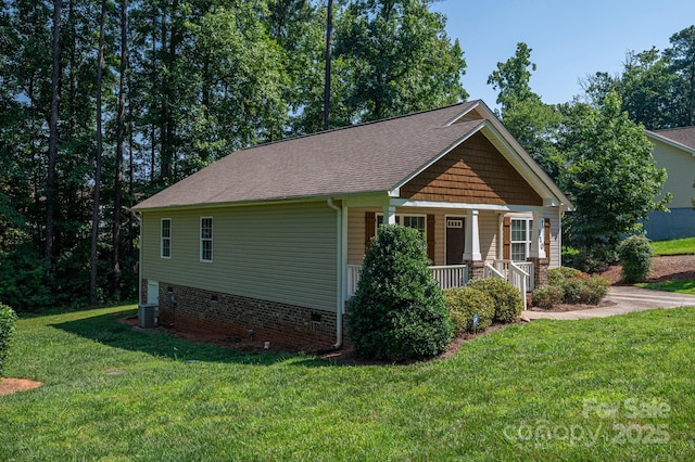 110 Leeper Ave, Belmont, NC 28012 - craftsman-style house with a front lawn, covered porch, crawl space, and a shingled roof