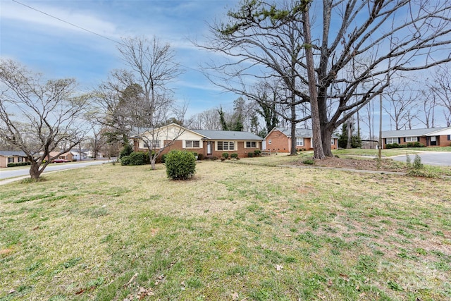 4601 Mendham Dr, Charlotte, NC 28215 - ranch-style house featuring a front lawn