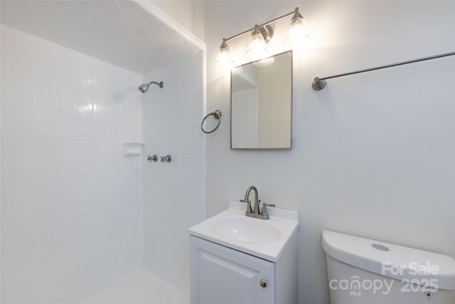 4601 Mendham Dr, Charlotte, NC 28215 - bathroom with vanity and tiled shower