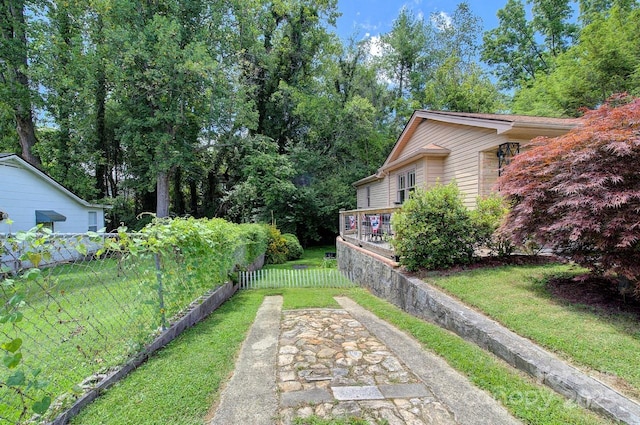 207 Buncombe St, Hendersonville, NC 28739 - view of yard