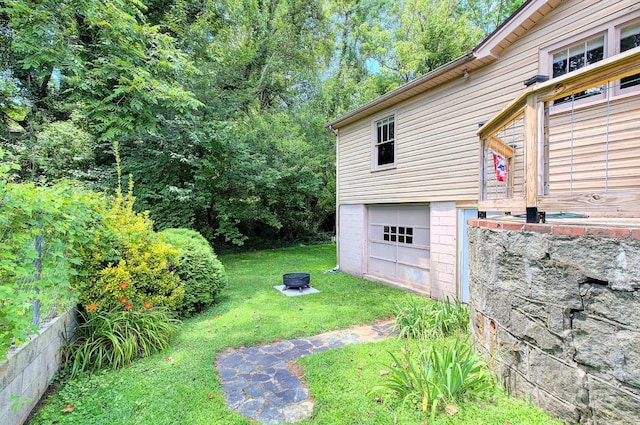 207 Buncombe St, Hendersonville, NC 28739 - view of grassy yard featuring a garage and driveway