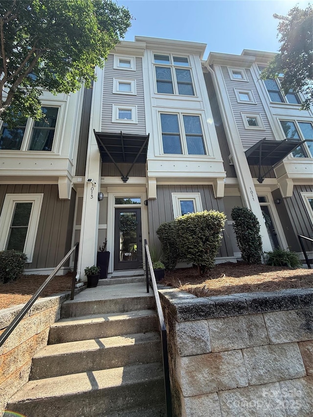 1013 Park W Dr Unit 5, Charlotte, NC 28209 - townhome / multi-family property featuring board and batten siding