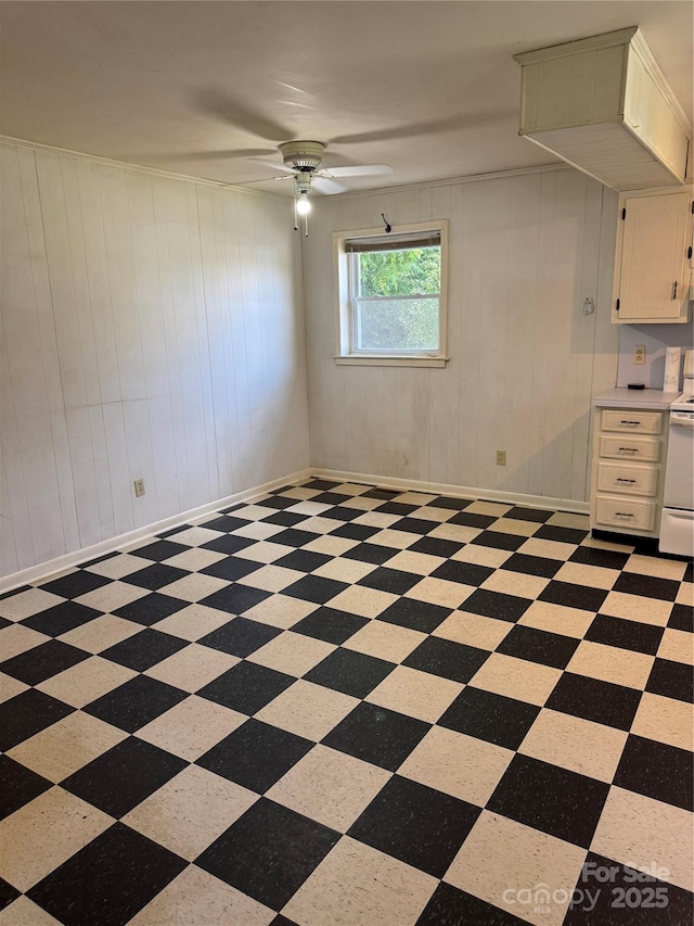 1239 8th St NE, Hickory, NC 28601 - empty room featuring a ceiling fan