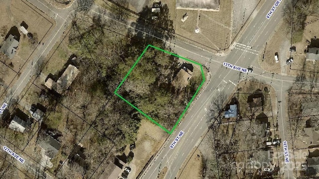 1239 8th St NE, Hickory, NC 28601 - aerial overview of property's location featuring property boundaries highlighted