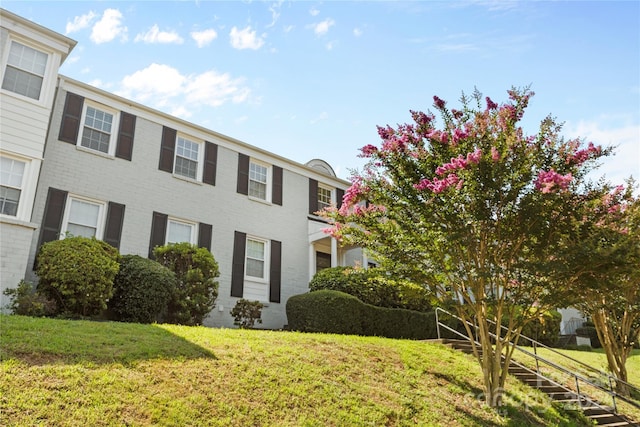404 Wakefield Dr Unit C, Charlotte, NC 28209 - view of front of house with brick siding and a front lawn