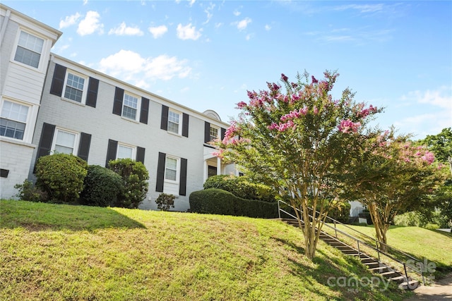 404 Wakefield Dr Unit C, Charlotte, NC 28209 - view of front of house with a front yard and brick siding