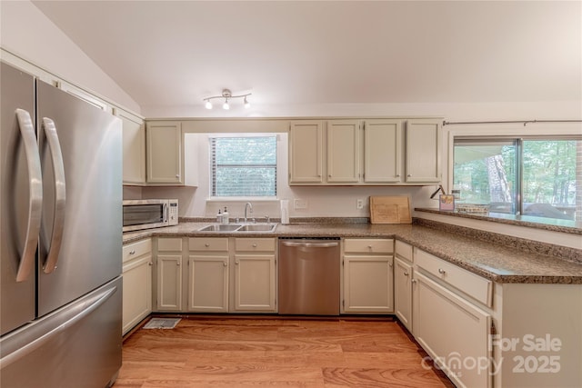 6418 Tivoli Ct, Charlotte, NC 28211 - kitchen with stainless steel appliances, vaulted ceiling, and light wood-style floors