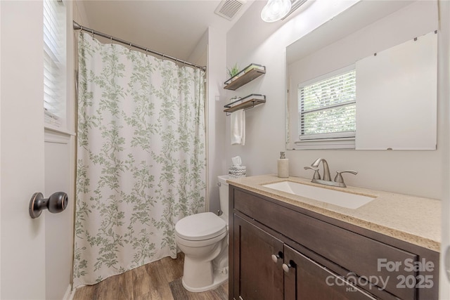 6418 Tivoli Ct, Charlotte, NC 28211 - bathroom with wood finished floors, vanity, and a shower with shower curtain