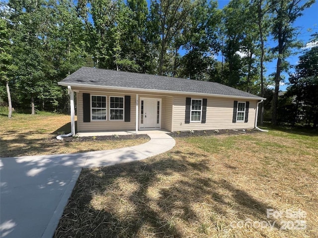 507 Putter Pl, Chester, SC 29706 - ranch-style home featuring a front lawn and a porch