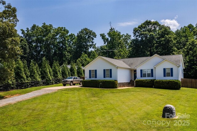 958 Hillard Ln, Lincolnton, NC 28092 - view of front facade with driveway